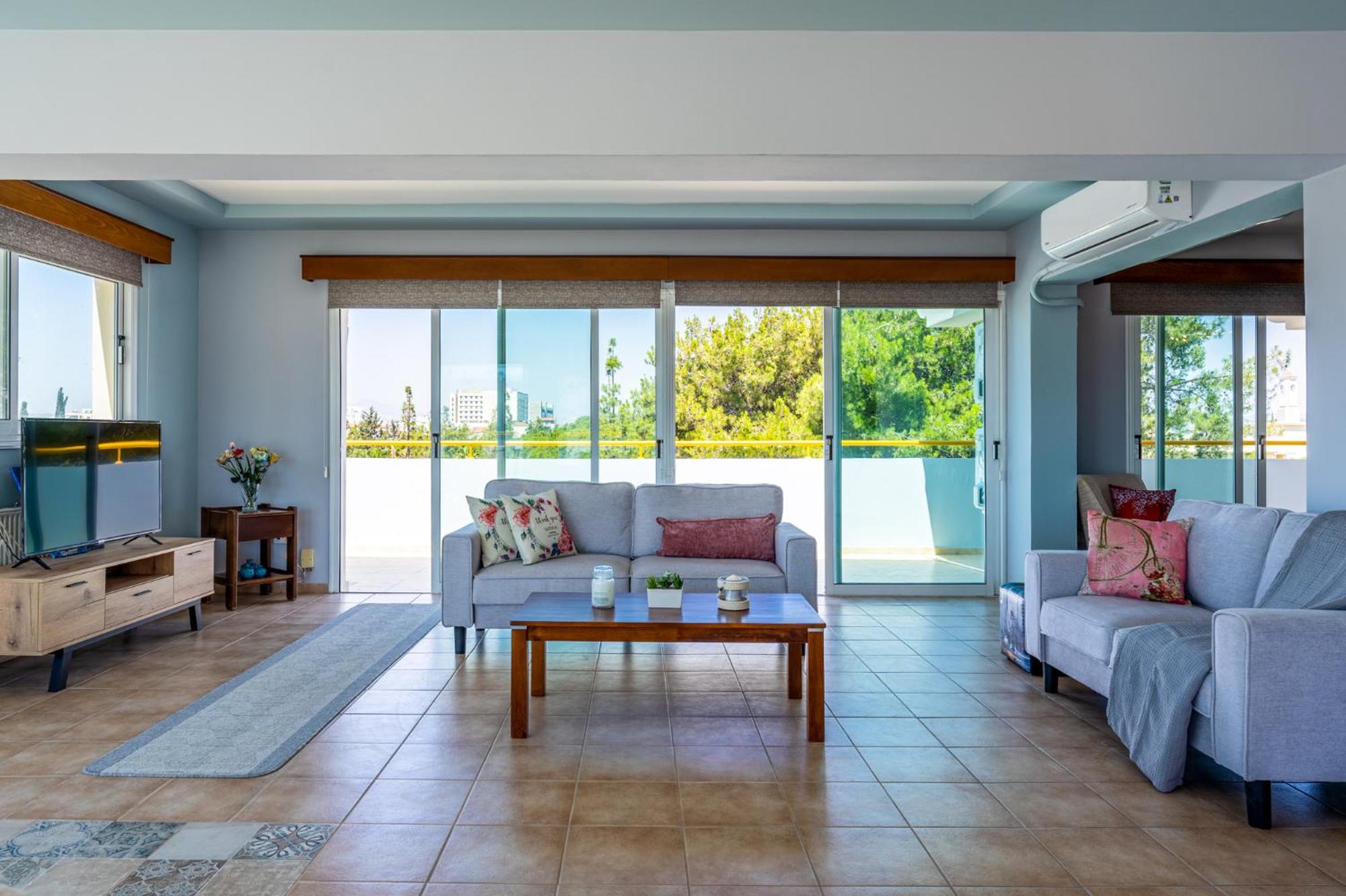 Melograno 2-BR Apt & Terrace in Larnaca view 2