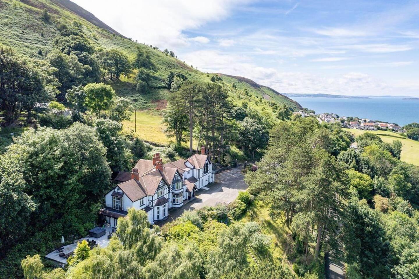 Delightful holiday home with sea views and Hot Tub view 5