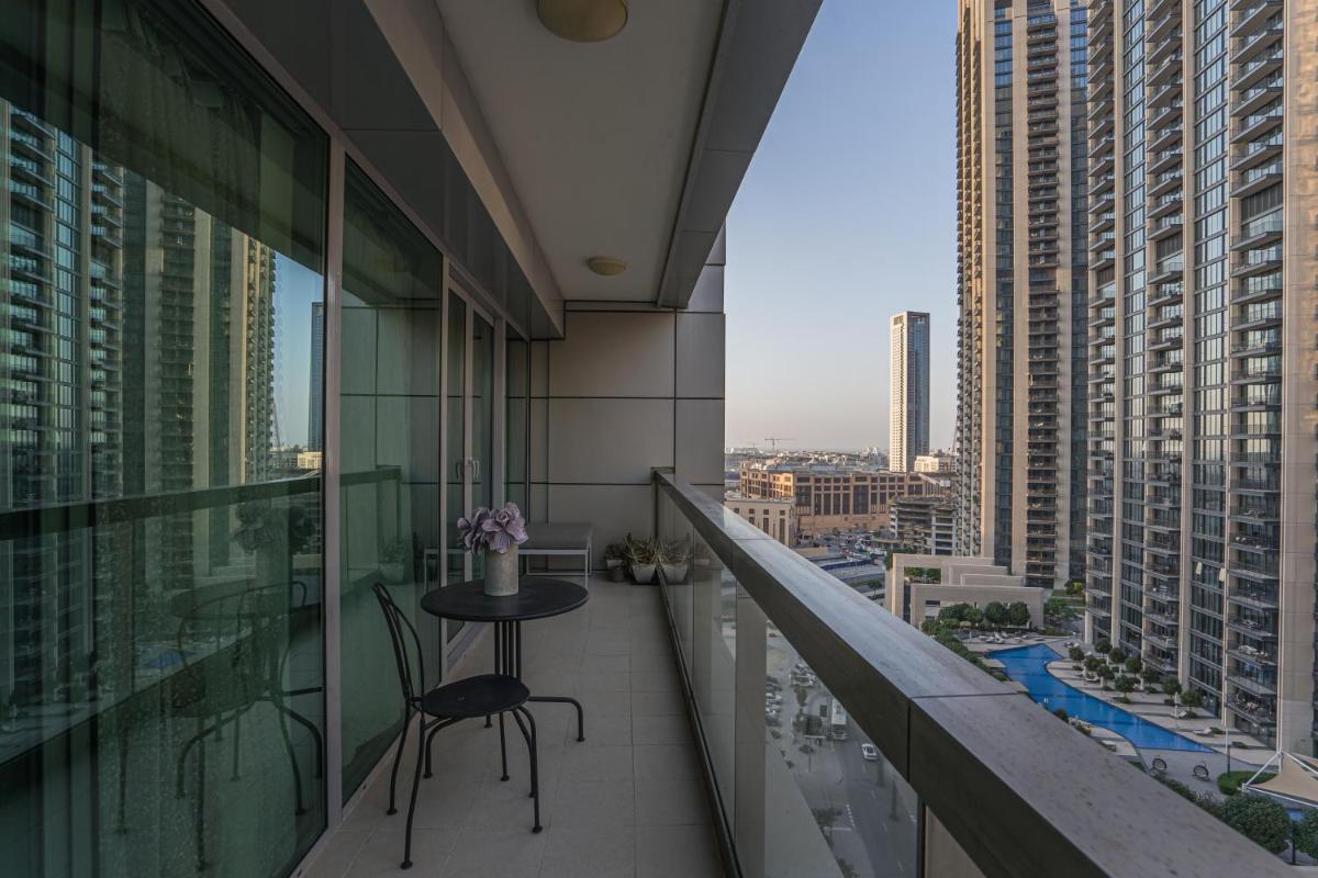 HiGuests - Royal 2BR Apt With Balcony Near Burj Khalifa