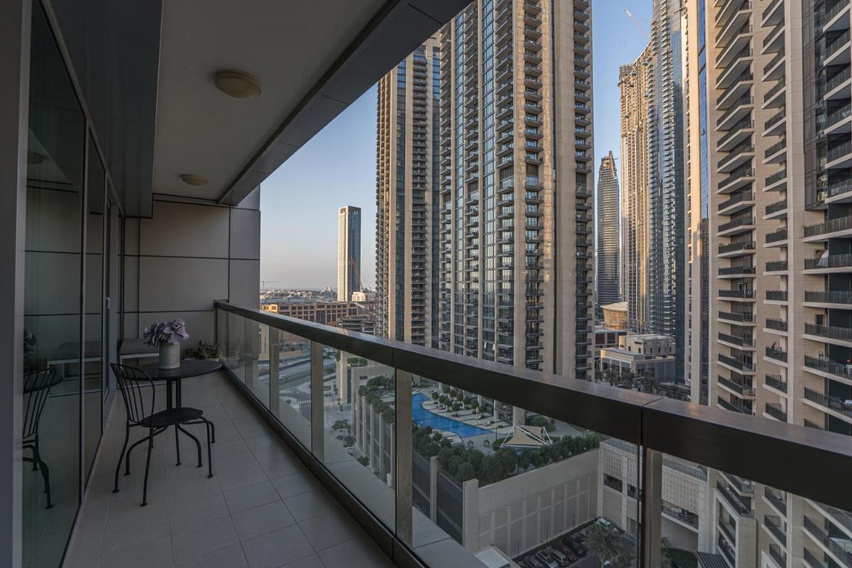 HiGuests - Royal 2BR Apt With Balcony Near Burj Khalifa