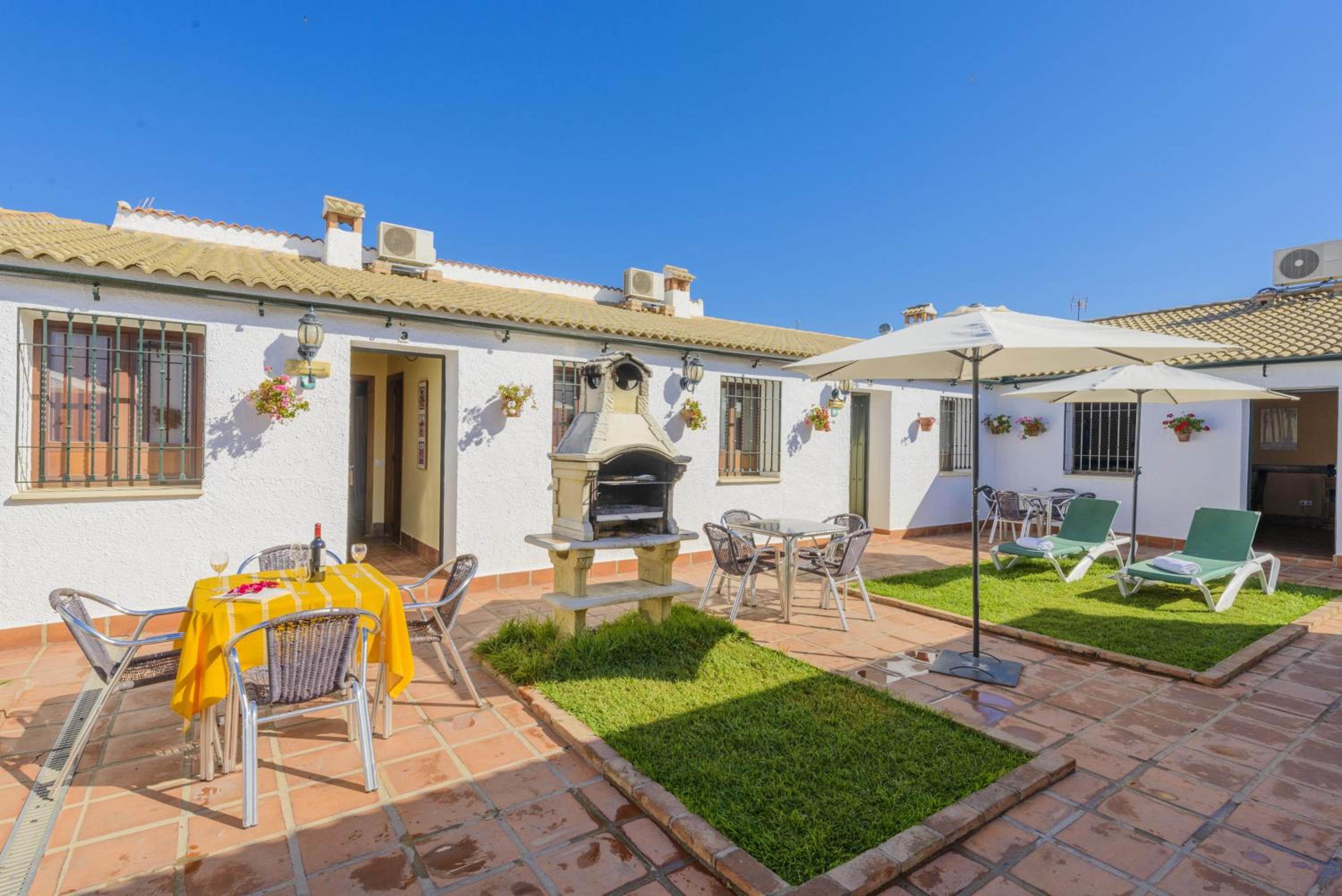 Spacious Villa in Rivero de Posadas with Private Pool