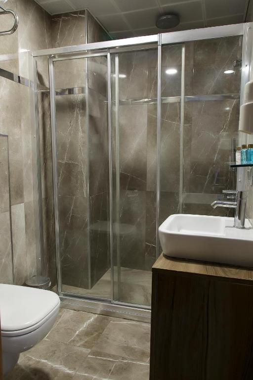 Istanbul River Hotel - Image 13