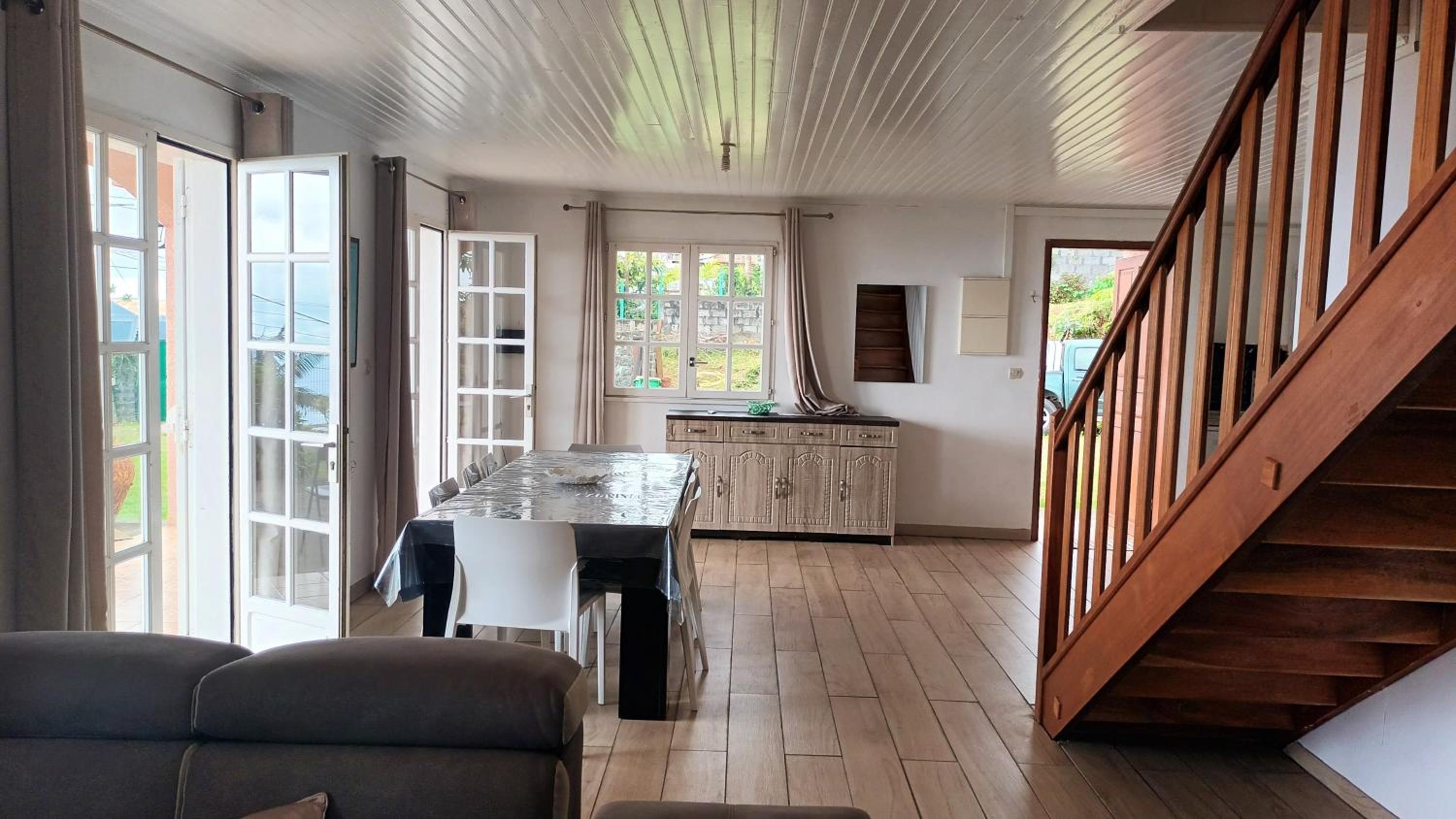 Maison spacieuse avec vue sur la mer a Saint Leu + confort moderne view 2