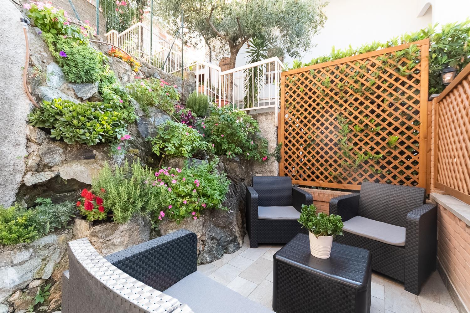 La Roccia Fiorita Appartamento con giardino e Jacuzzi photo 5