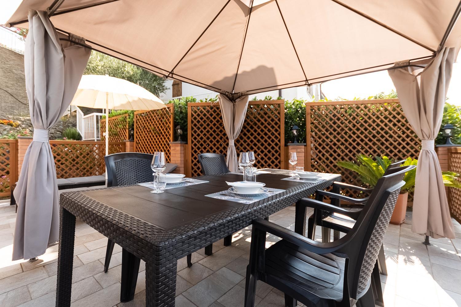 La Roccia Fiorita Appartamento con giardino e Jacuzzi photo 3