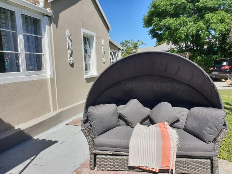 Beach House with DSTV & WIFI & basic housekeeping