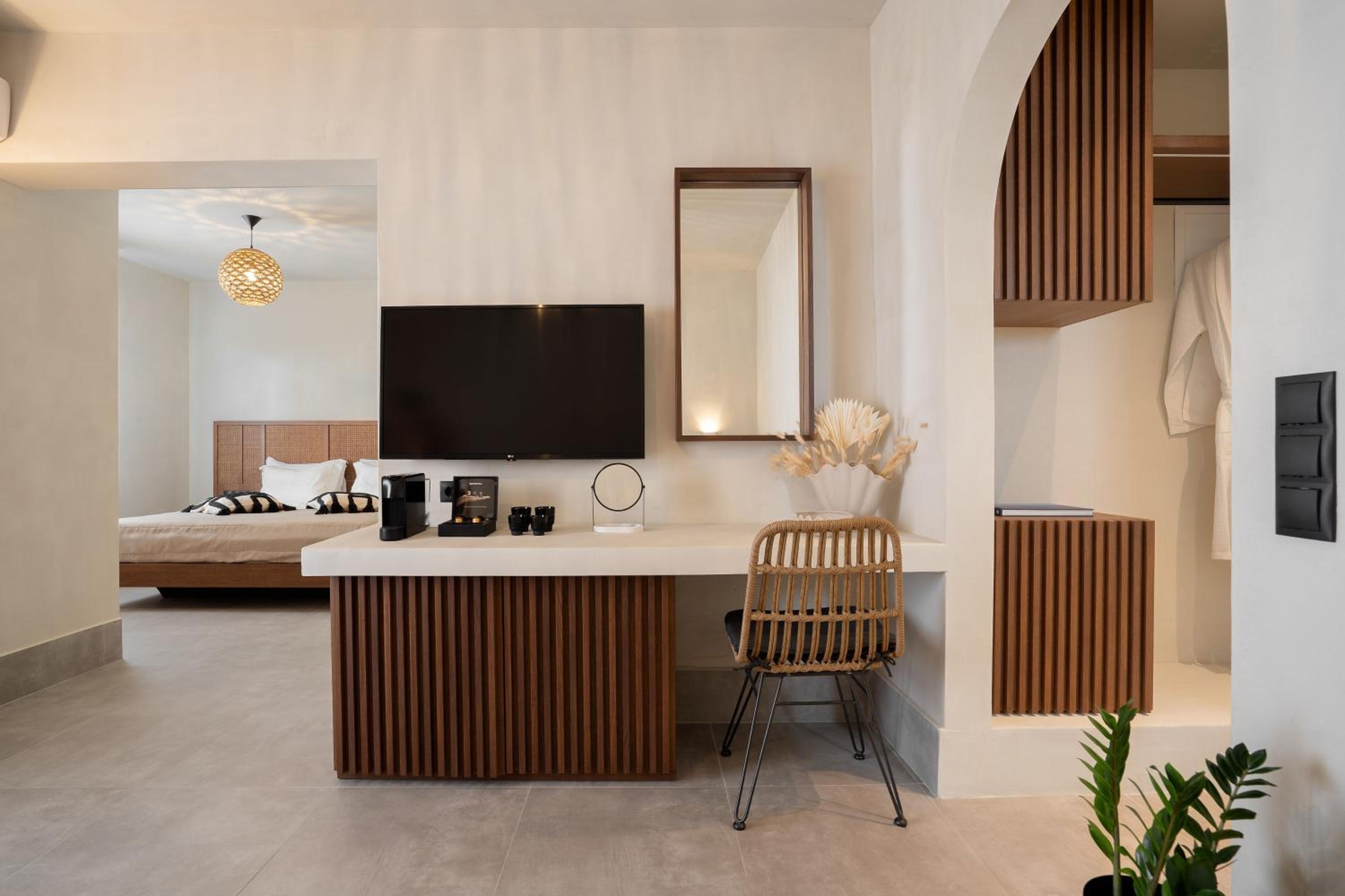Polis of Naxos Stylish Suites — 12