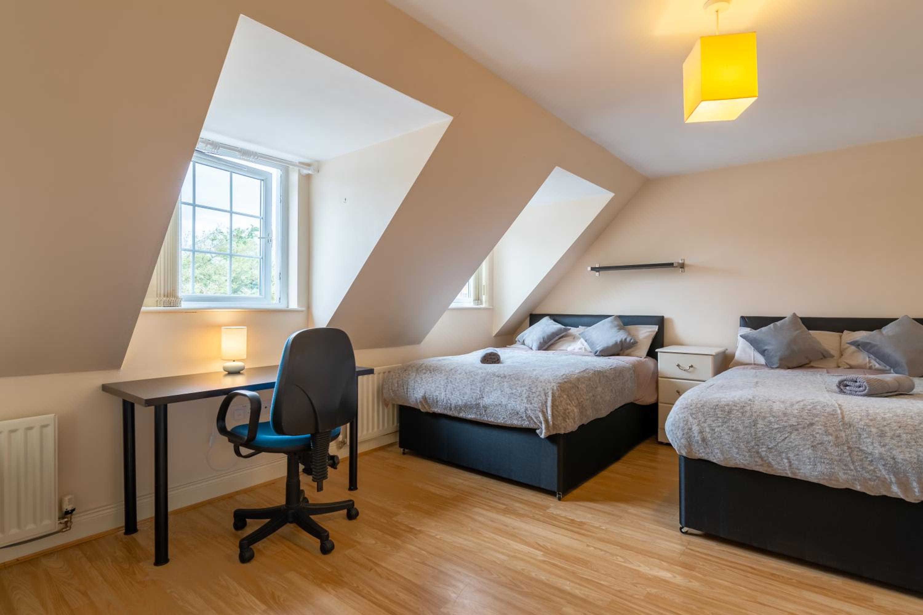 NEWCASTLE CITY CENTRE TOWN HOUSE free parking and wifi view 4