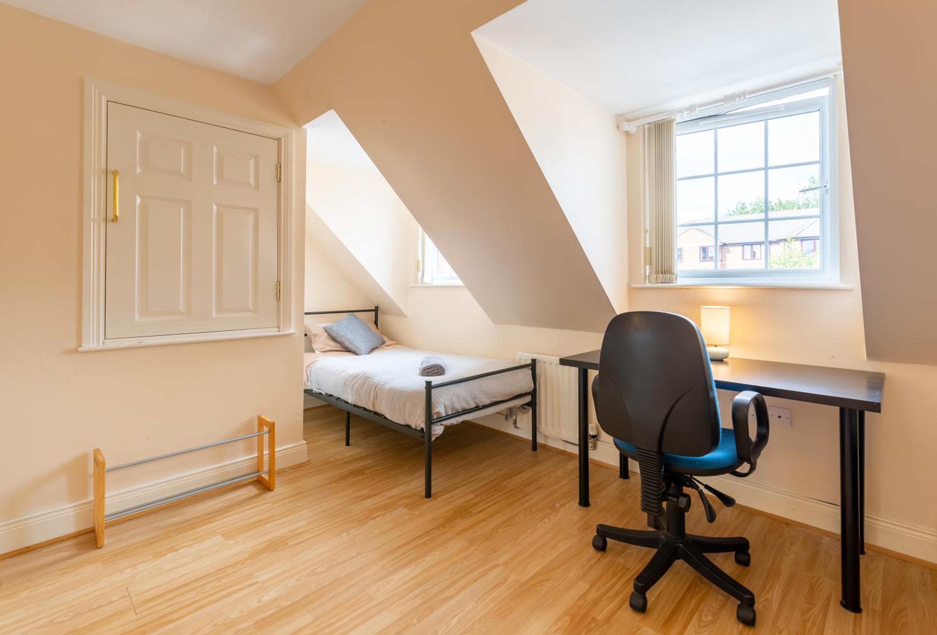 NEWCASTLE CITY CENTRE TOWN HOUSE free parking and wifi view 5