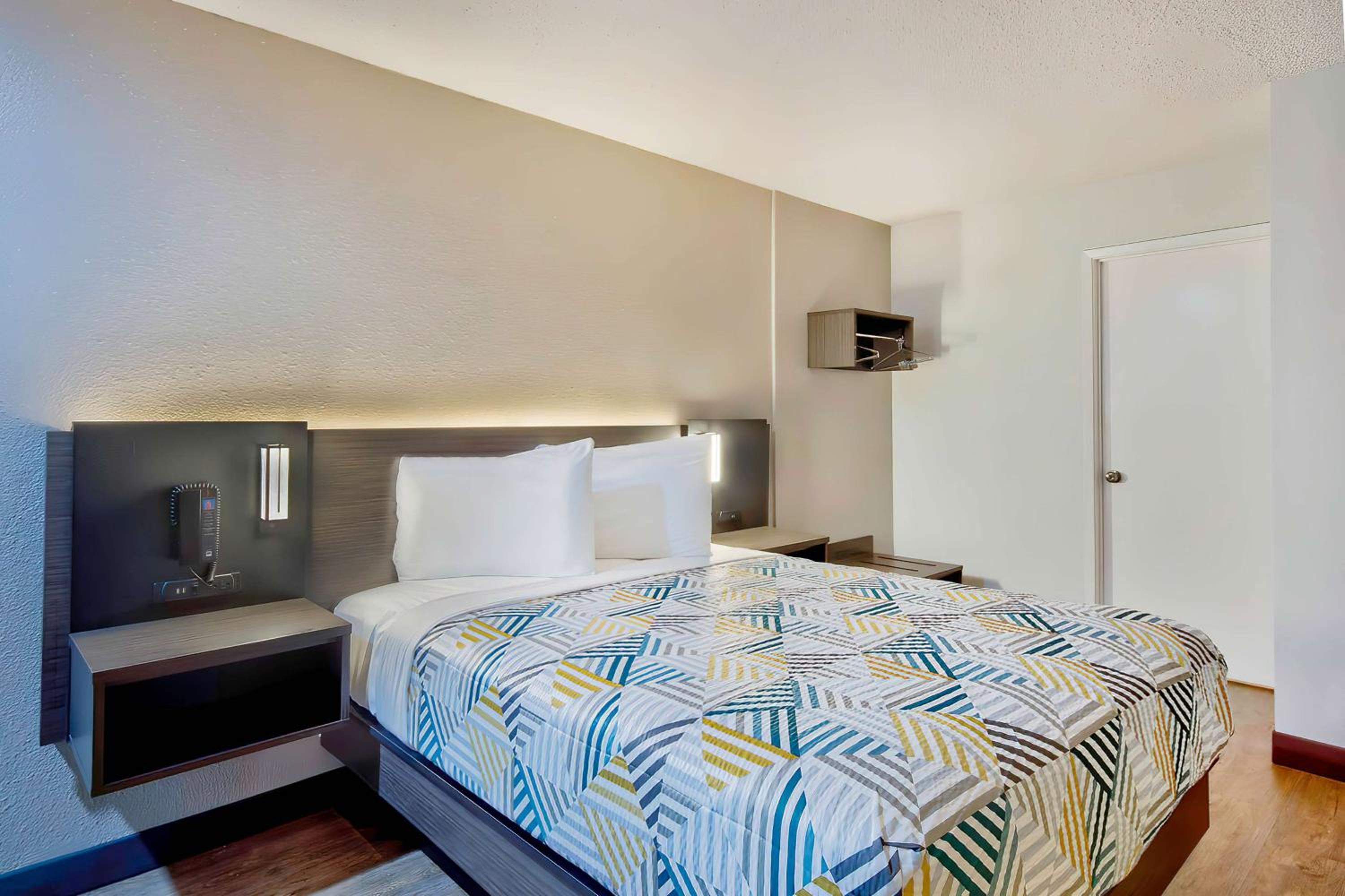 Vallejo Vacations - Motel 6-Vallejo, CA - Six Flags West - Property Image 7