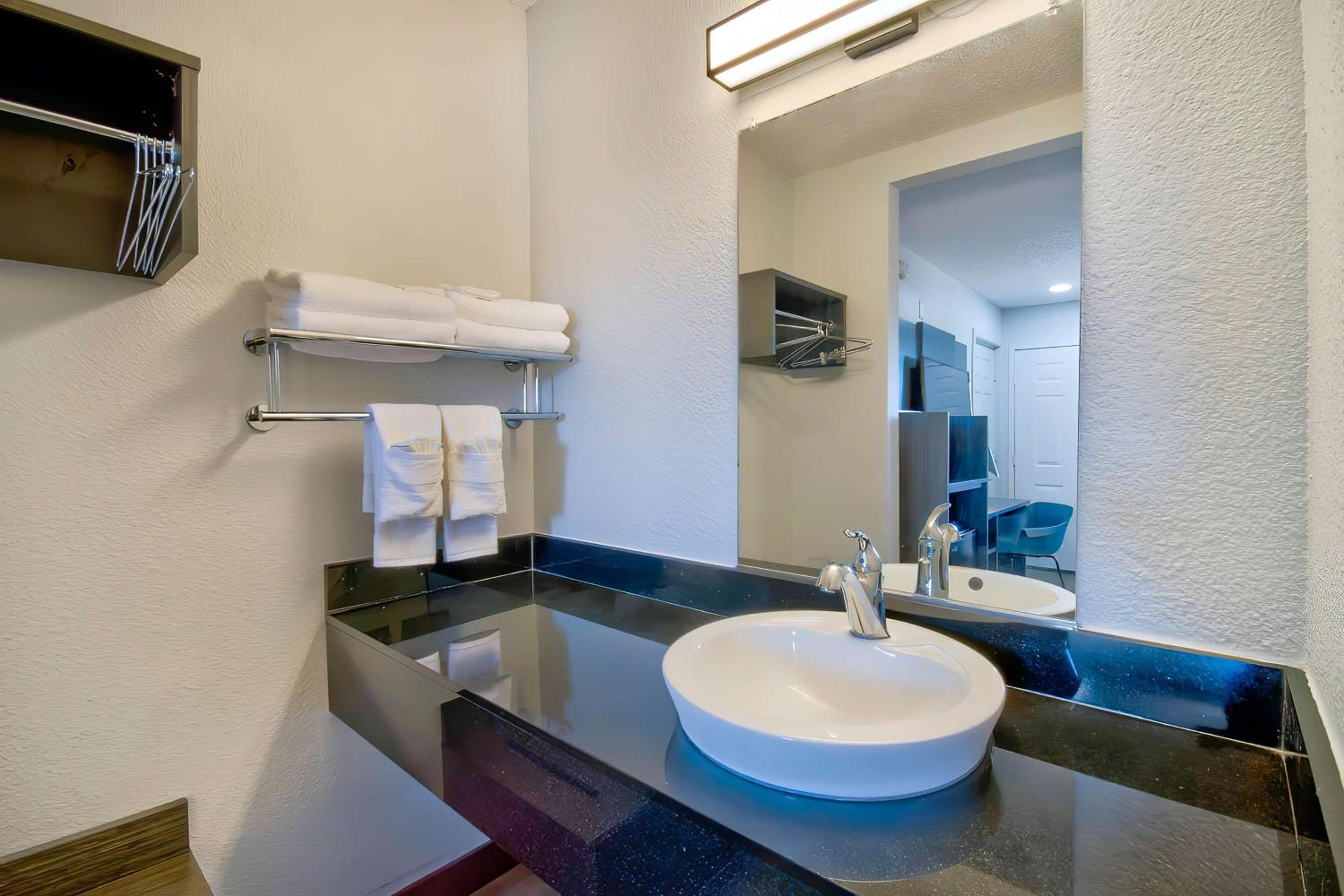Vallejo Vacations - Motel 6-Vallejo, CA - Six Flags West - Property Image 22