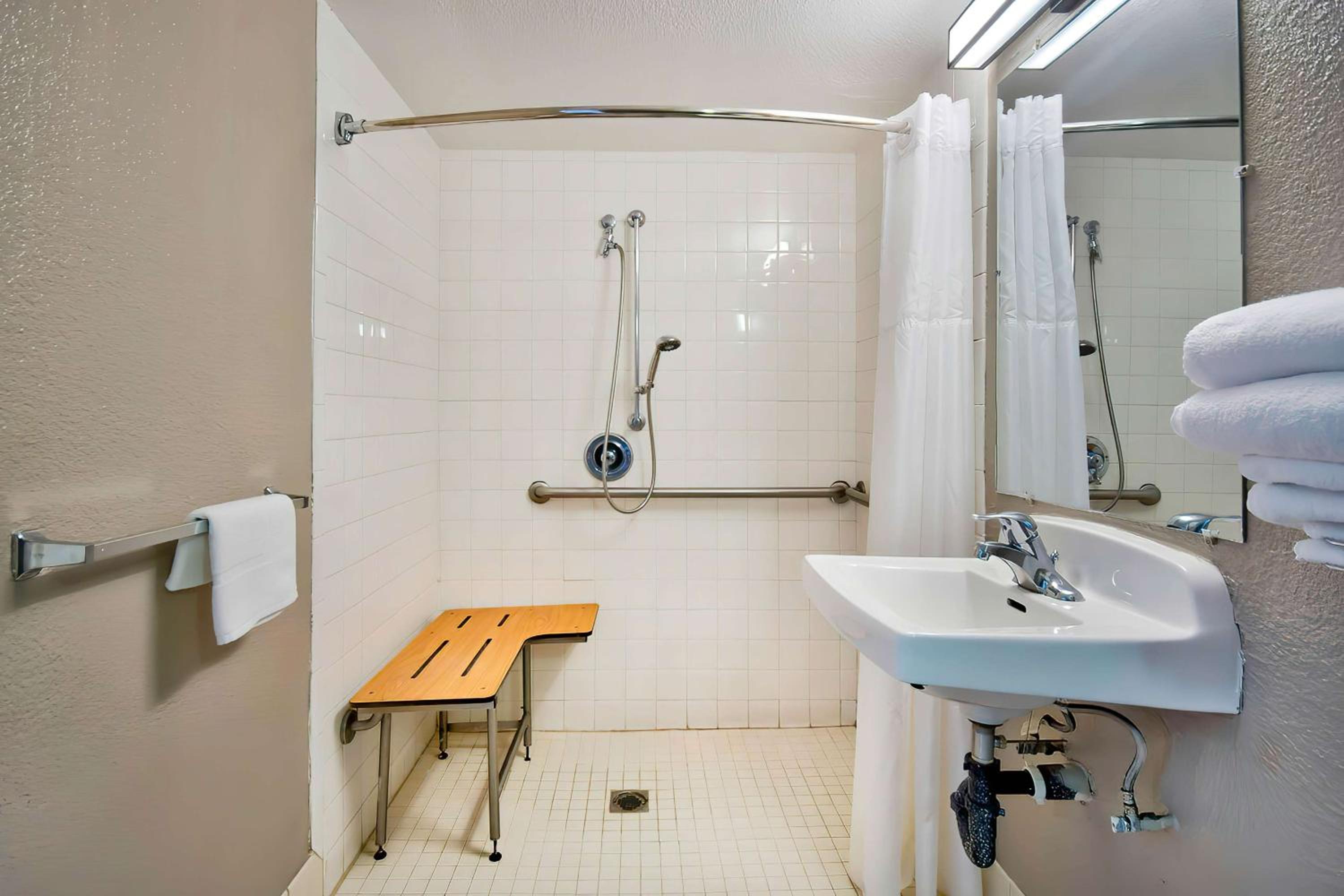 Vallejo Vacations - Motel 6-Vallejo, CA - Six Flags West - Property Image 23