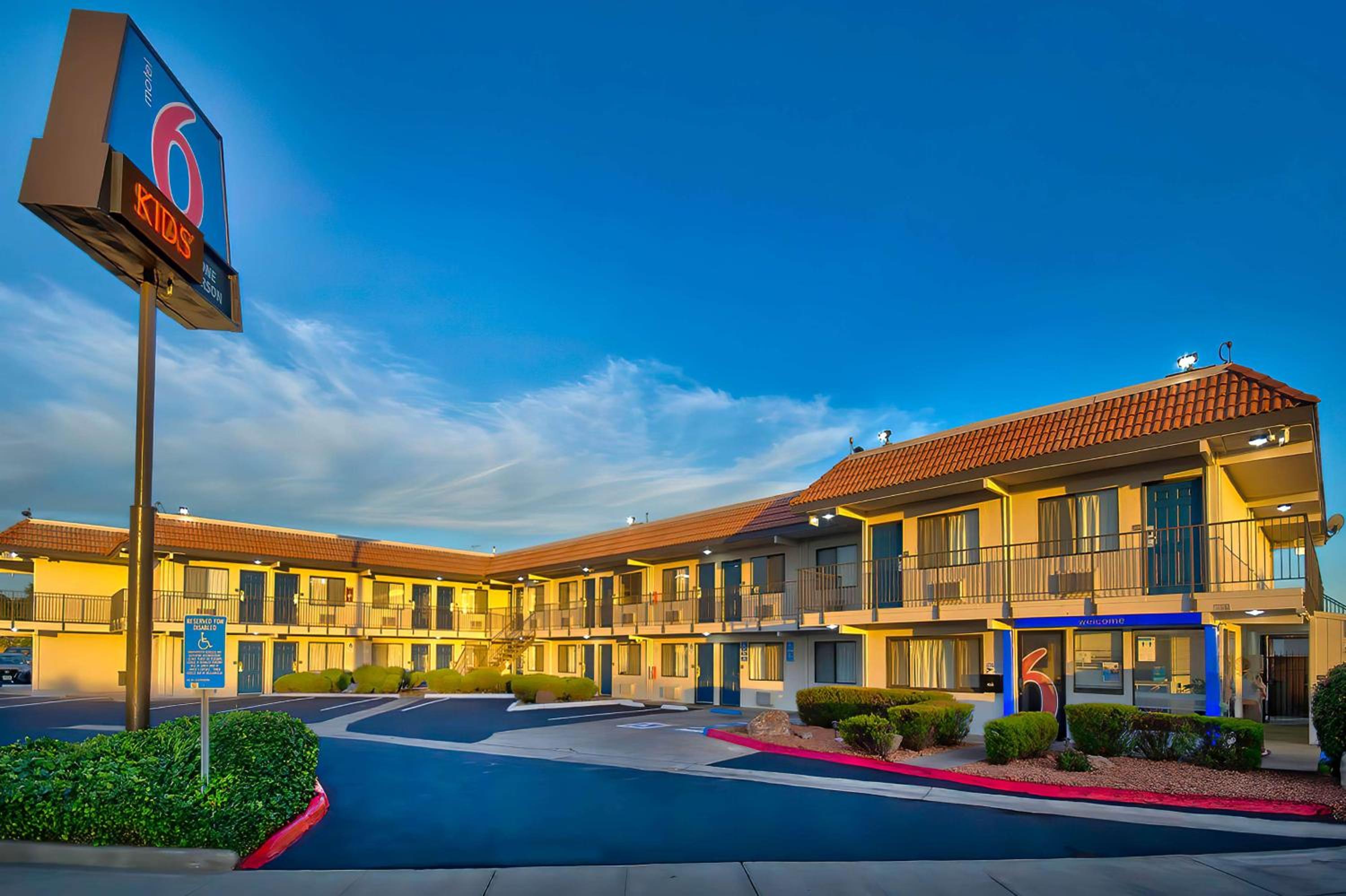 Vallejo Vacations - Motel 6-Vallejo, CA - Six Flags West - Property Image 39