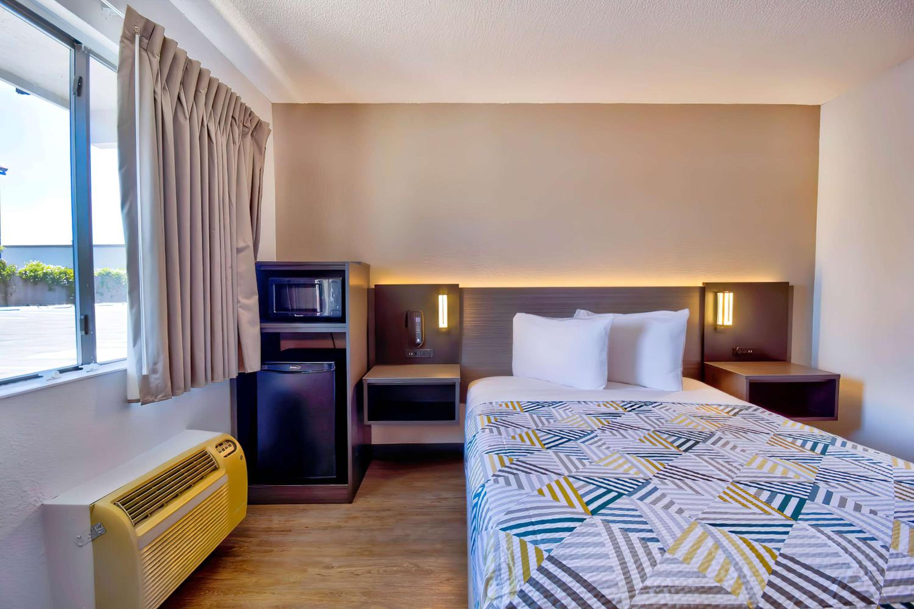 Vallejo Vacations - Motel 6-Vallejo, CA - Six Flags West - Property Image 21