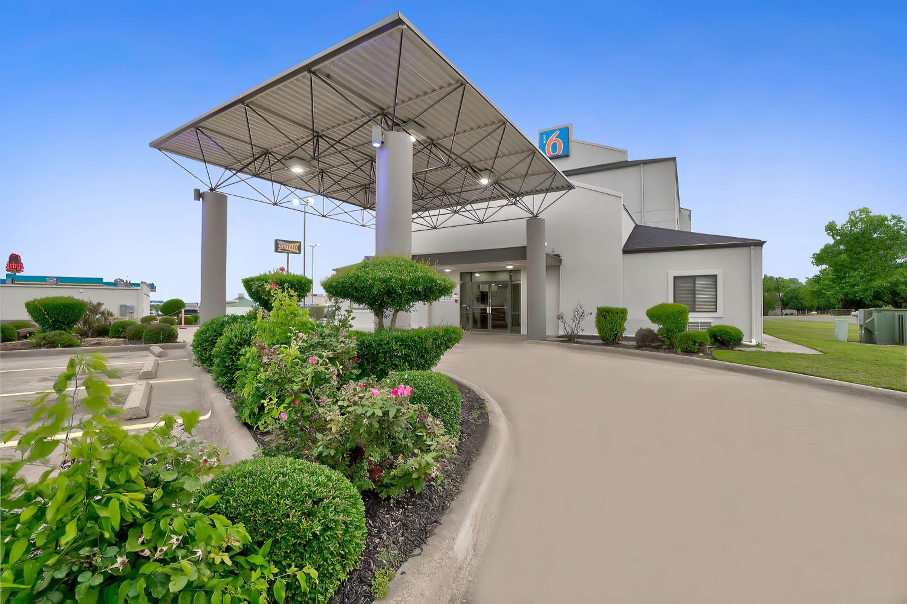 Durant Vacations - Motel 6-Denison, TX - Property Image 1