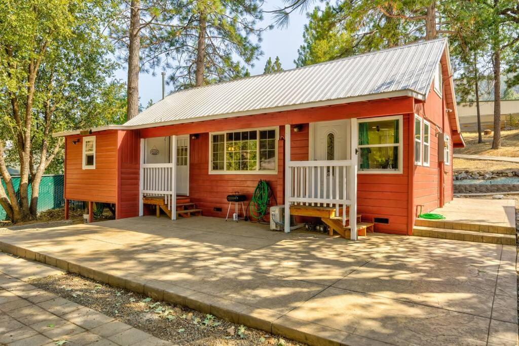 Acorn Cabin - Charming Place, Your getaway to Yosemite, Bass Lake view 3