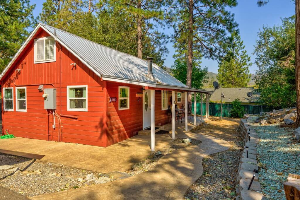 Acorn Cabin - Charming Place, Your getaway to Yosemite, Bass Lake view 4