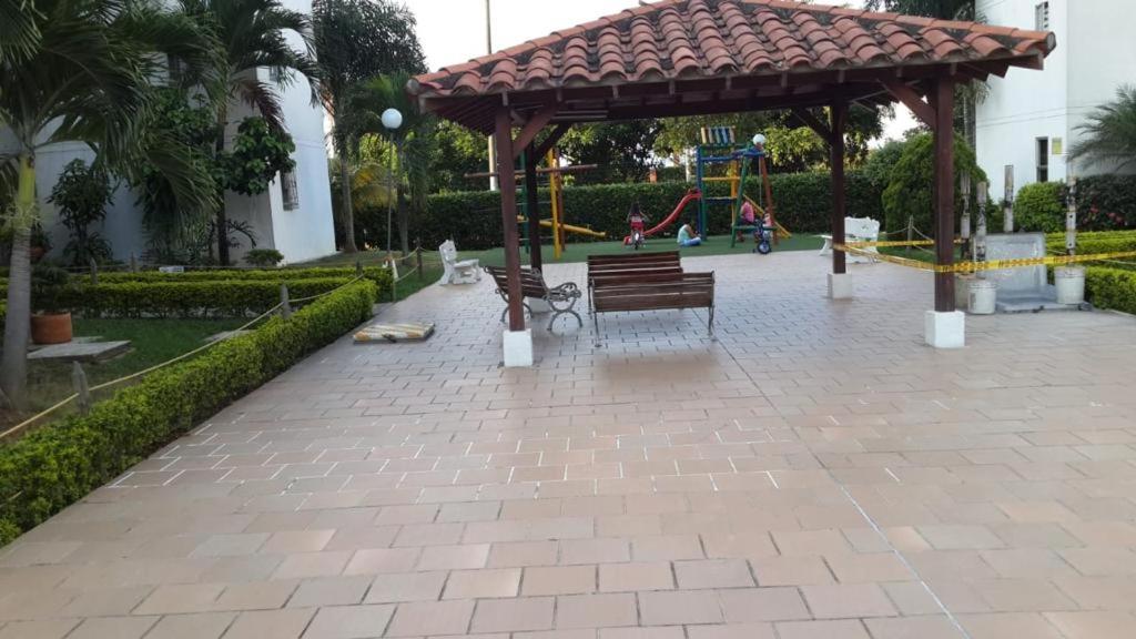 Habitación con excelente ubicación sur y servicio de parqueadero view 5