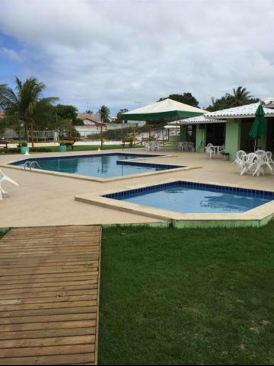 Excelente casa com Piscina