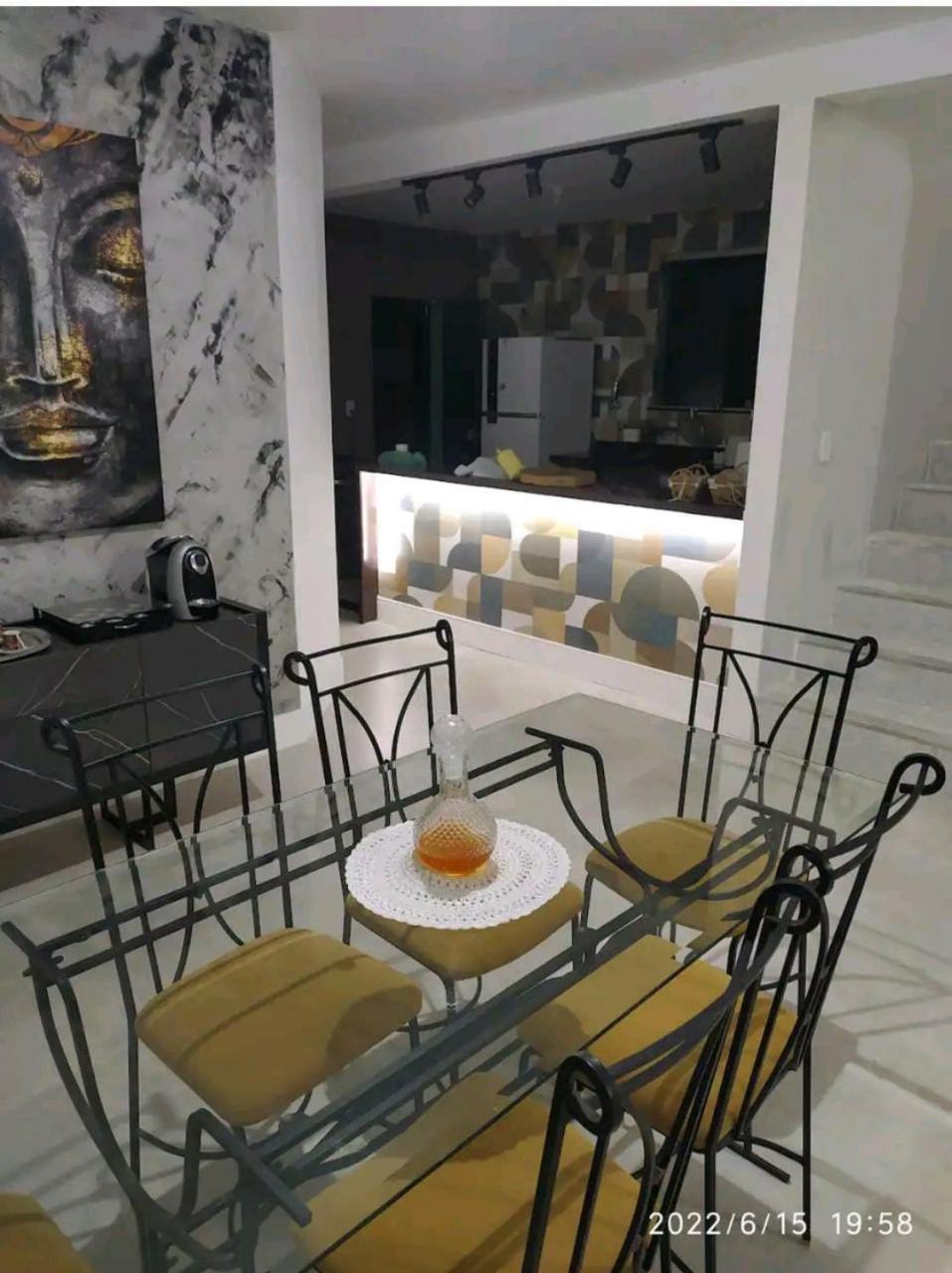Excelente casa com Piscina