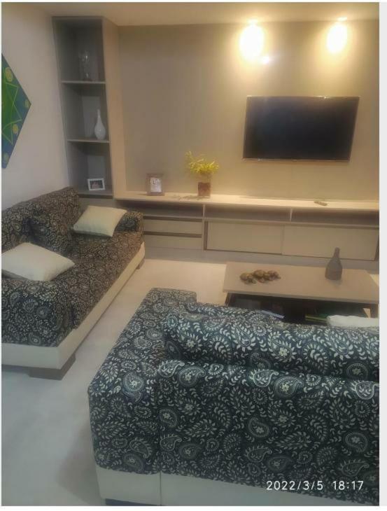 Excelente casa com Piscina