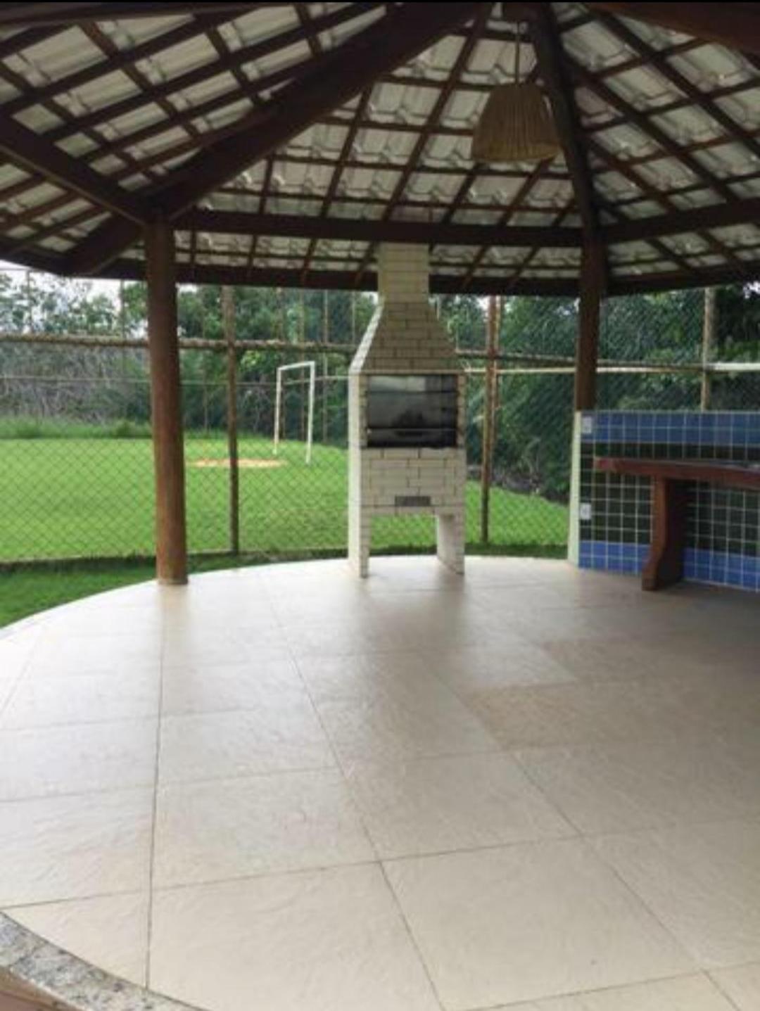 Excelente casa com Piscina