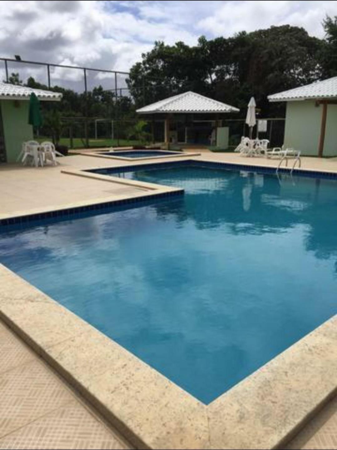 Excelente casa com Piscina