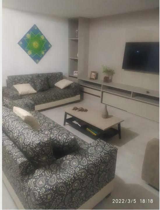 Excelente casa com Piscina