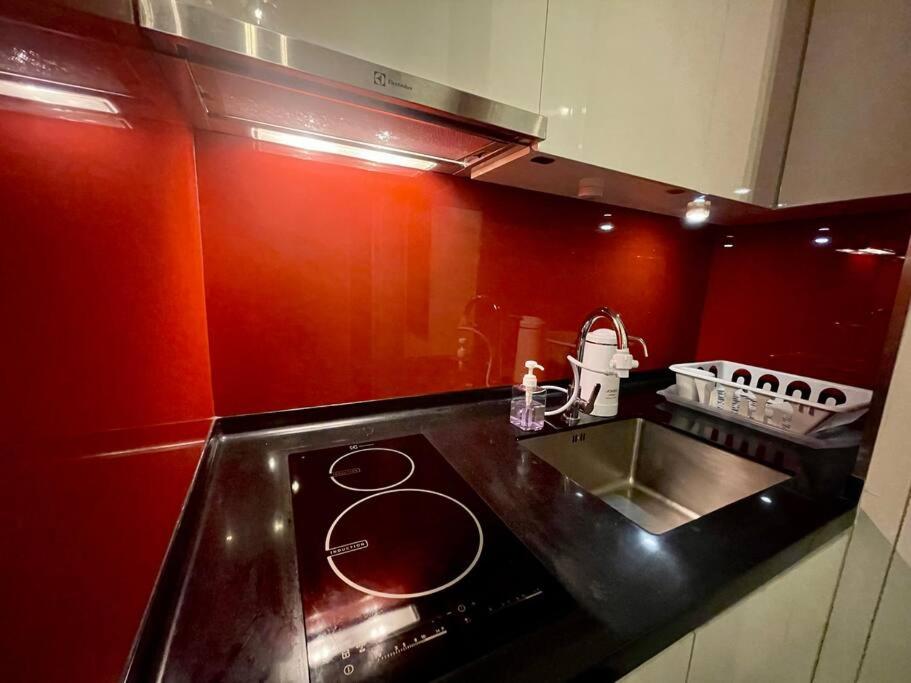Arcoris Mont Kiara - Huge Balcony for 8 pax 1B1BR - 2 queen and 1 Partition Room Bunk Bed