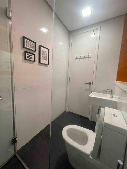 Arcoris Mont Kiara - Huge Balcony for 8 pax 1B1BR - 2 queen and 1 Partition Room Bunk Bed
