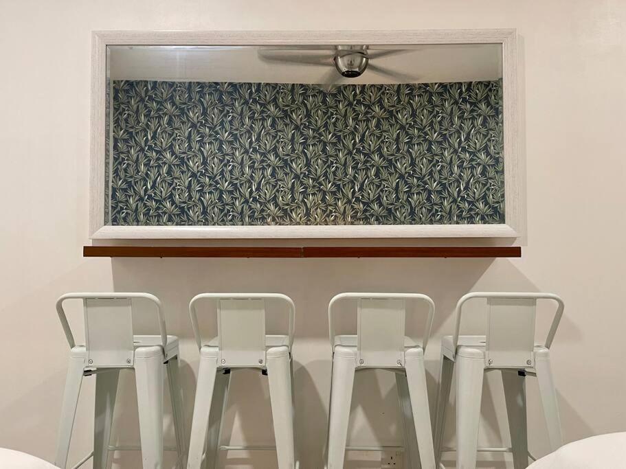 Arcoris Mont Kiara - Huge Balcony for 8 pax 1B1BR - 2 queen and 1 Partition Room Bunk Bed