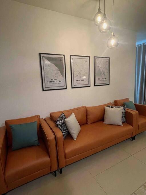 Arcoris Mont Kiara - Huge Balcony for 8 pax 1B1BR - 2 queen and 1 Partition Room Bunk Bed