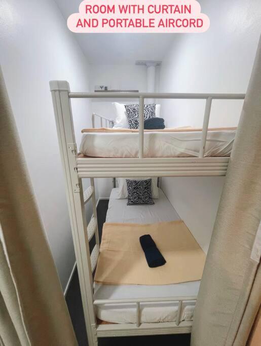 Arcoris Mont Kiara - Huge Balcony for 8 pax 1B1BR - 2 queen and 1 Partition Room Bunk Bed