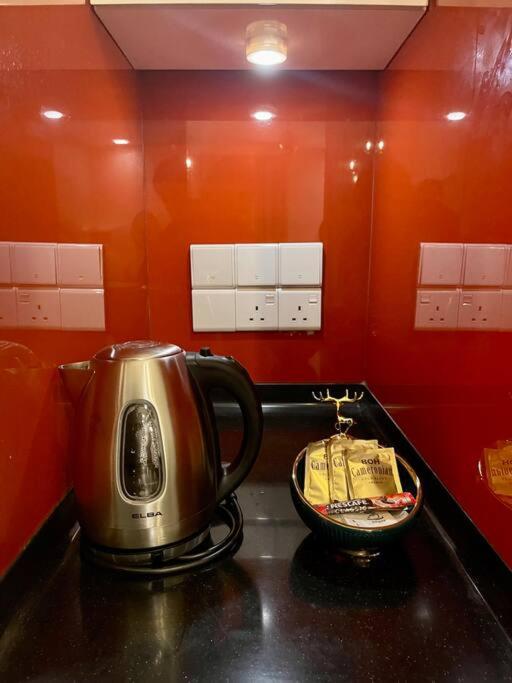 Arcoris Mont Kiara - Huge Balcony for 8 pax 1B1BR - 2 queen and 1 Partition Room Bunk Bed