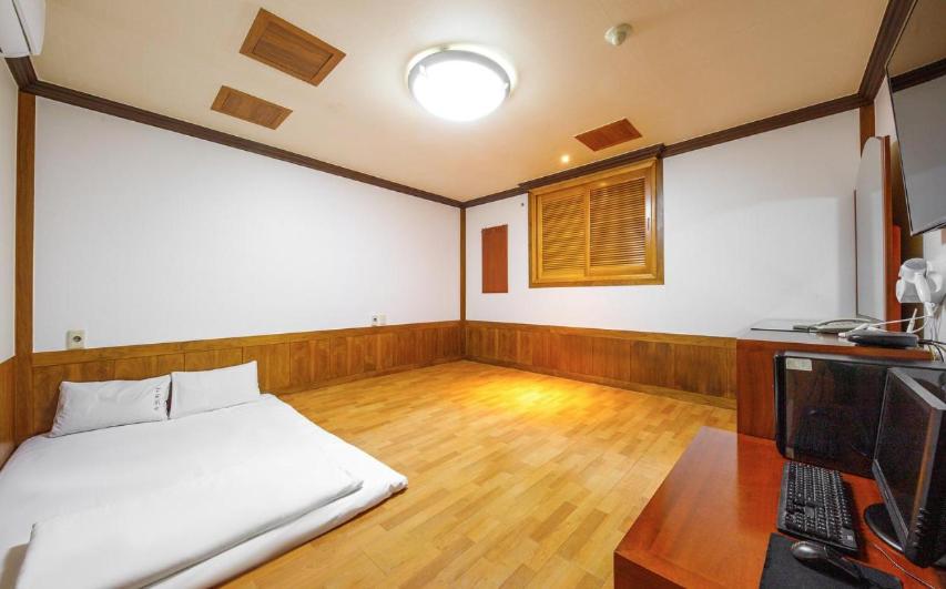 Utopia Hotel view 5