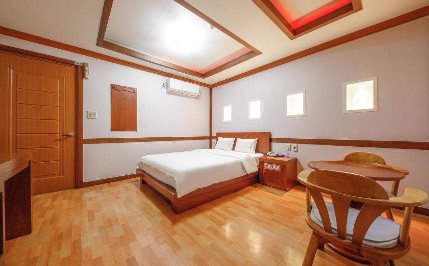 Utopia Hotel view 4
