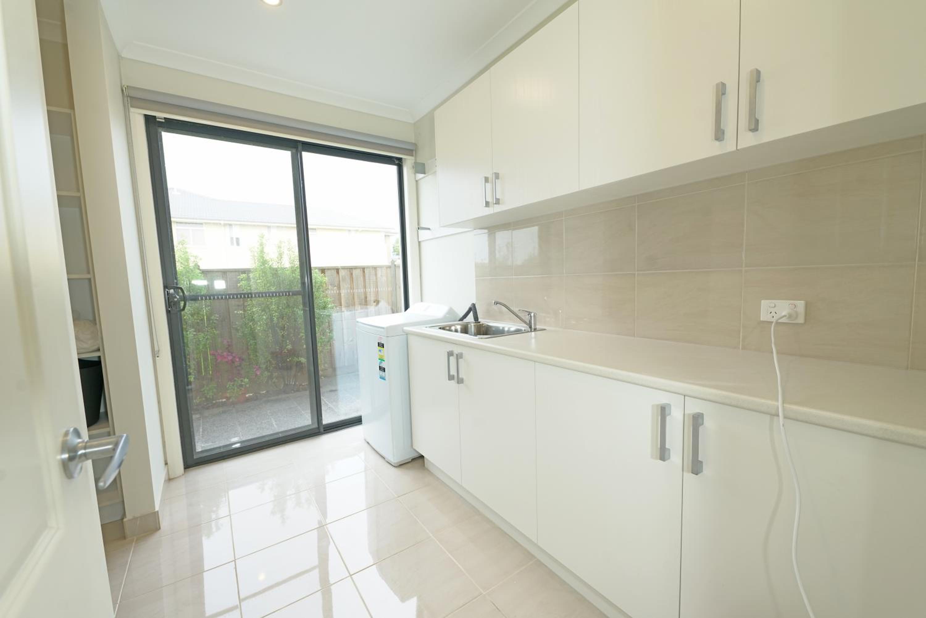Luxury Waterfront Villa BBQ Cafe WiFi Great Views 5BRM