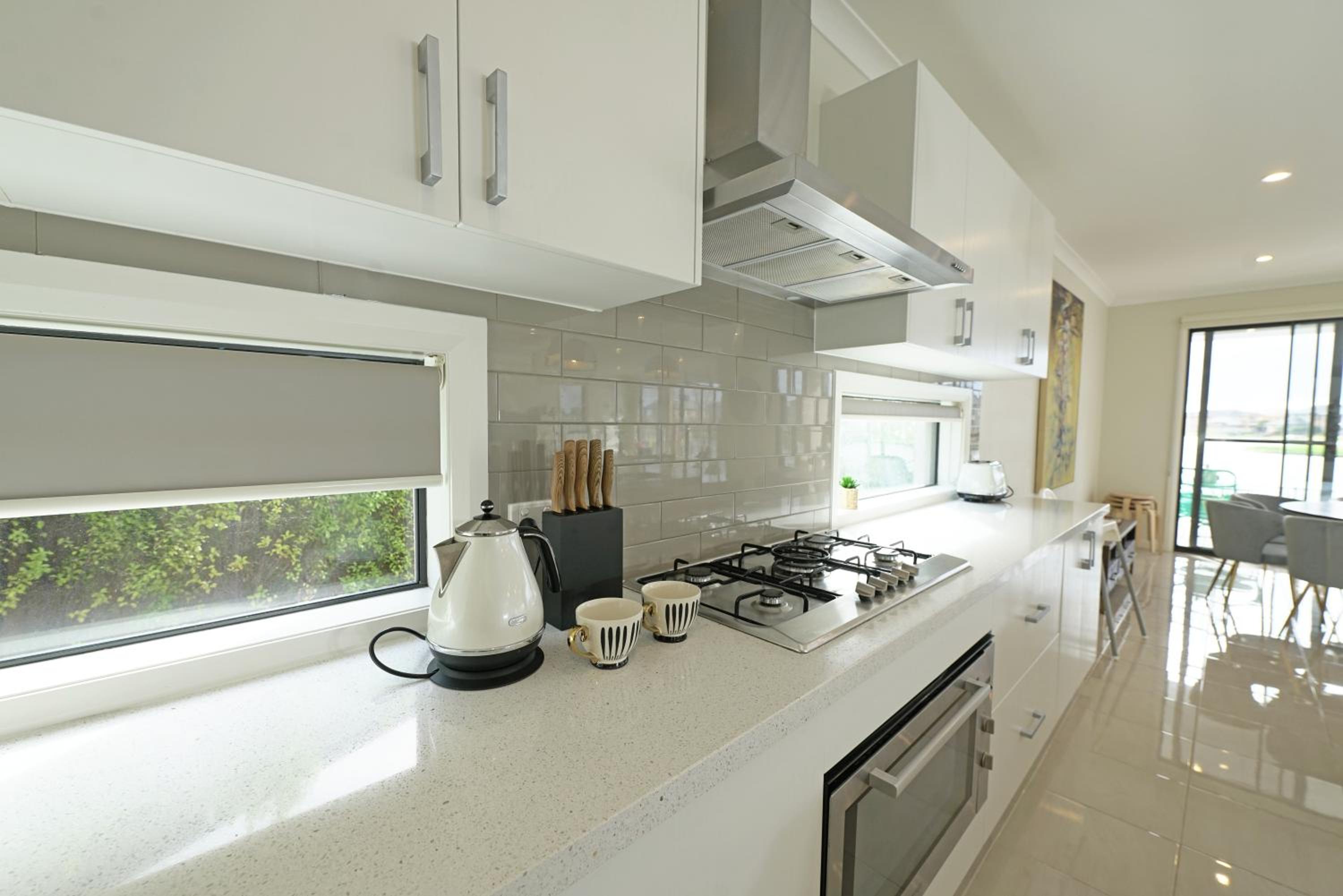Luxury Waterfront Villa BBQ Cafe WiFi Great Views 5BRM