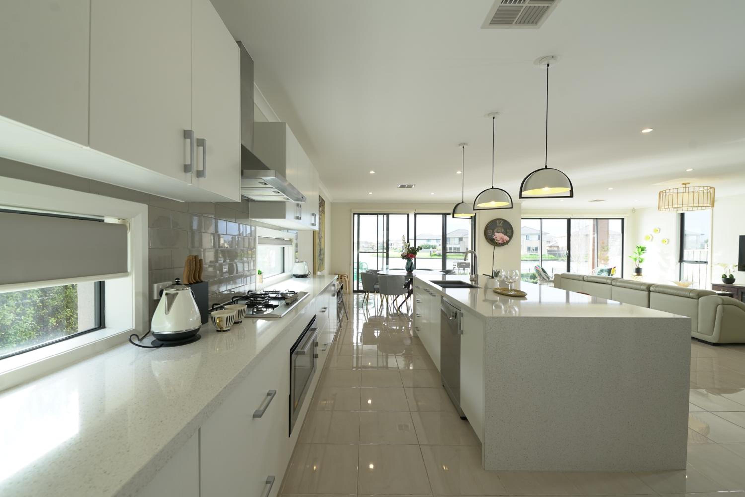 Luxury Waterfront Villa BBQ Cafe WiFi Great Views 5BRM