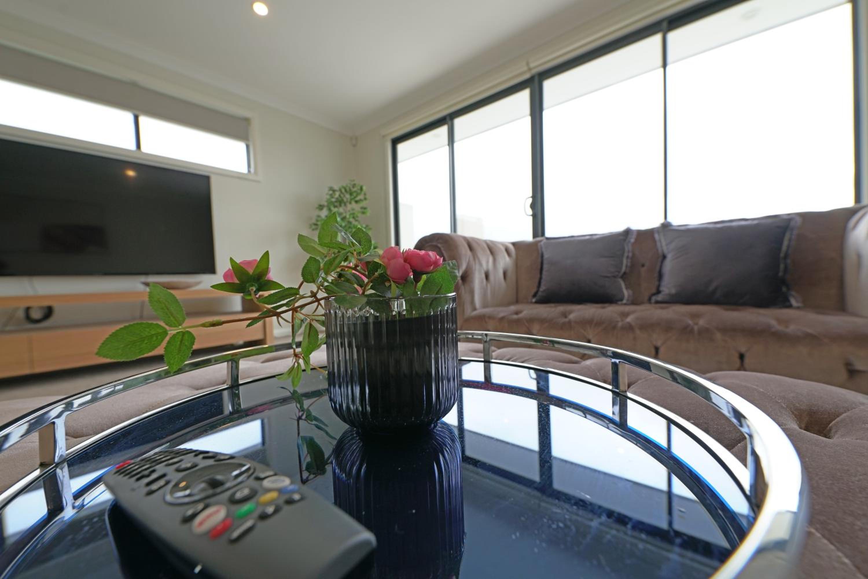 Luxury Waterfront Villa BBQ Cafe WiFi Great Views 5BRM