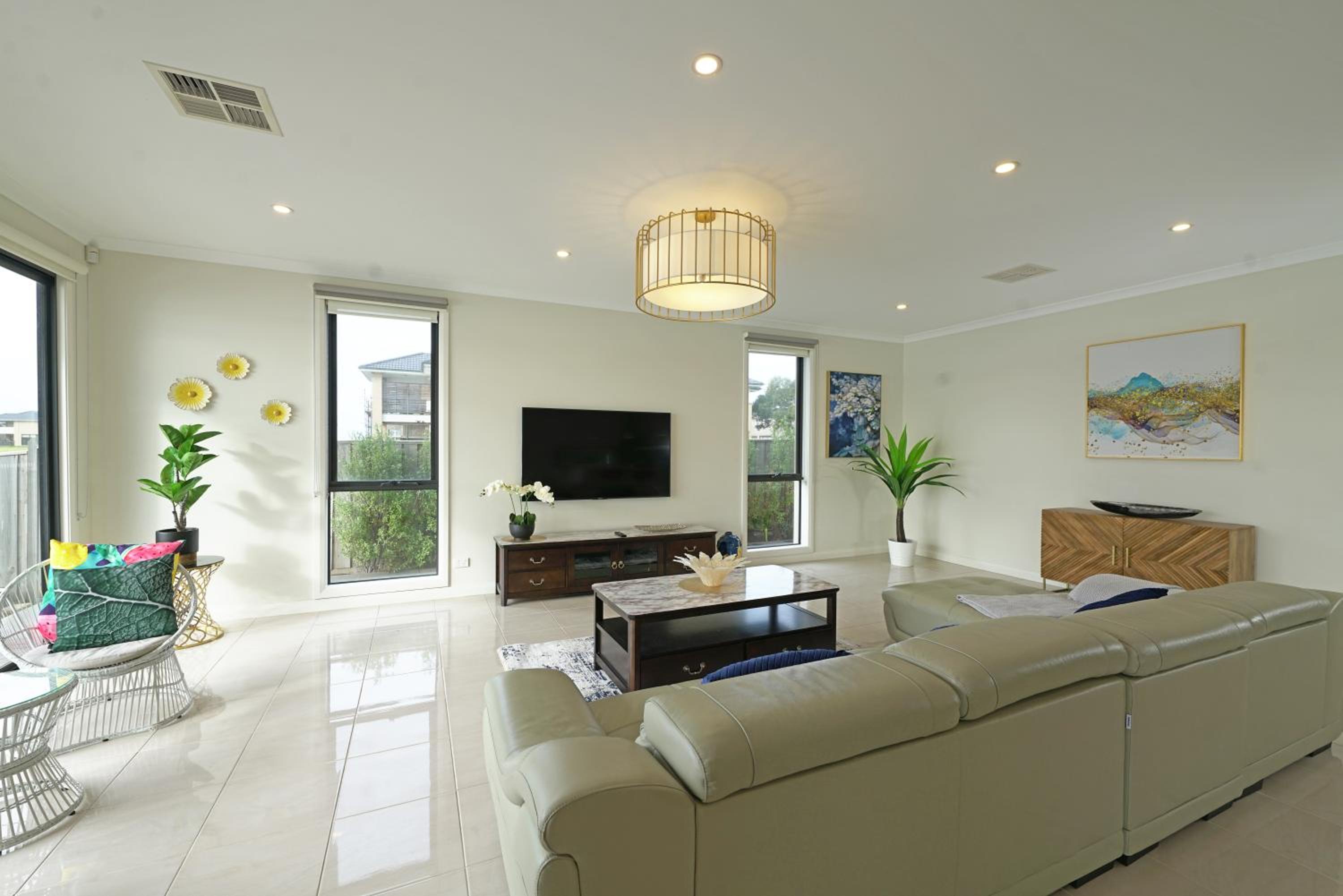Luxury Waterfront Villa BBQ Cafe WiFi Great Views 5BRM