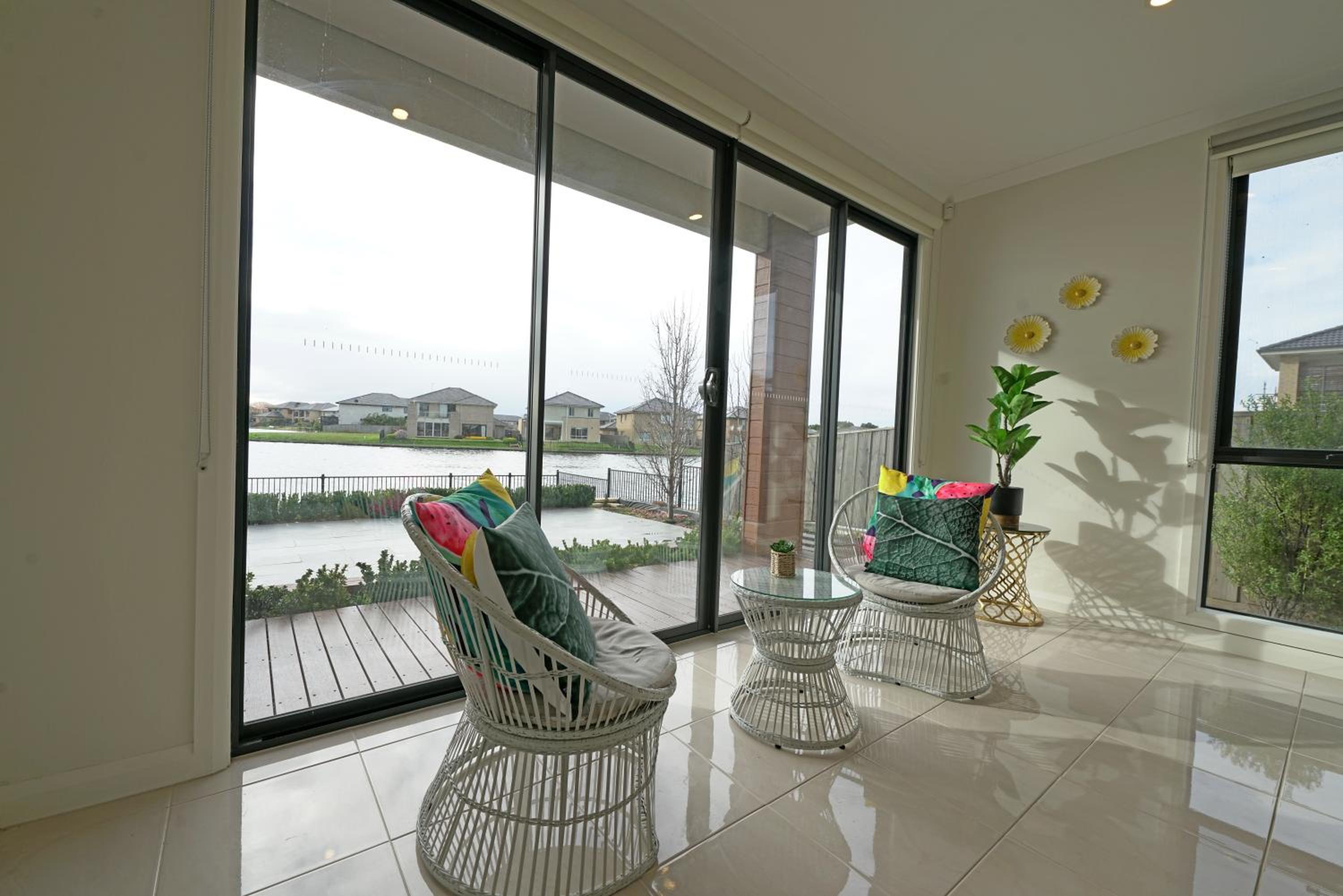 Luxury Waterfront Villa BBQ Cafe WiFi Great Views 5BRM
