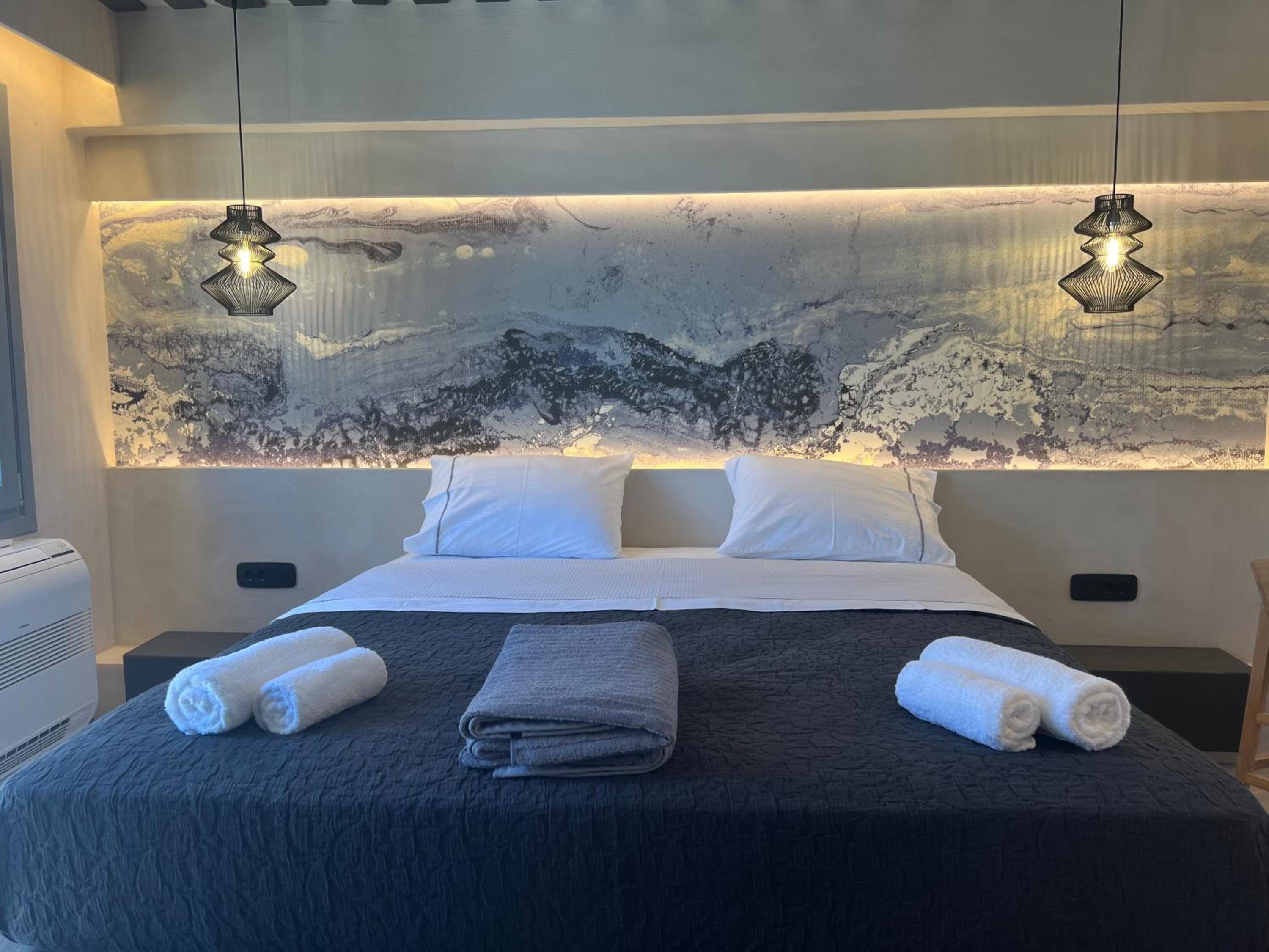 ArmonOia Suites photo 2