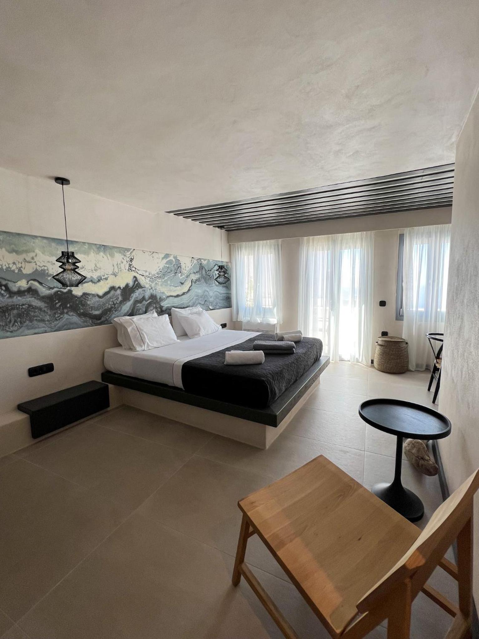 ArmonOia Suites photo 3