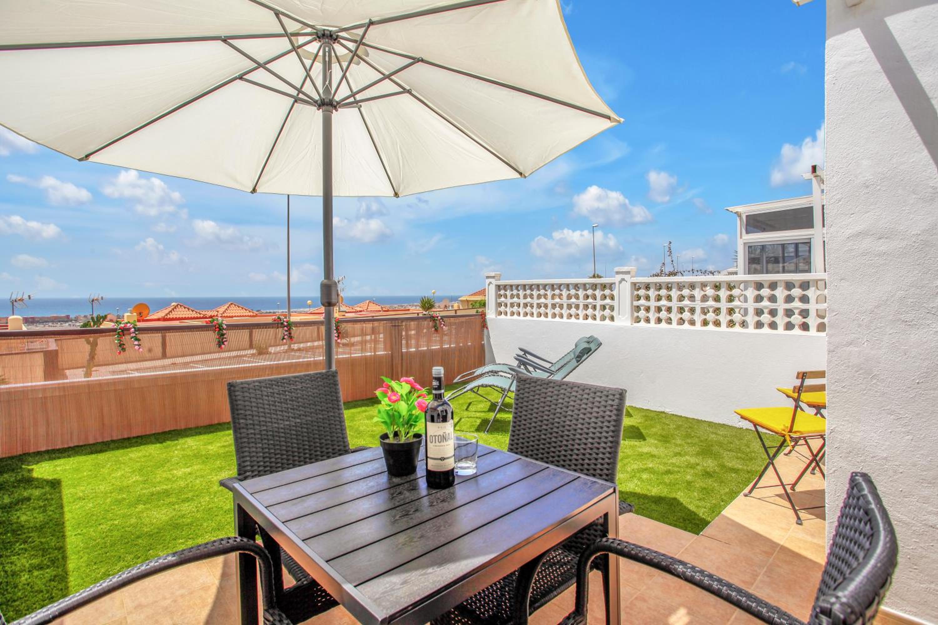 Hotel Beautiful house with pool - Image 1