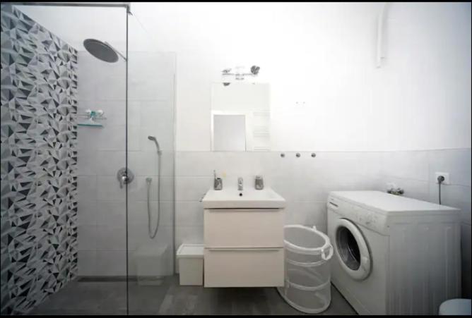 3bdr-2bath-3Ac design apt, central, secured parking, quiet