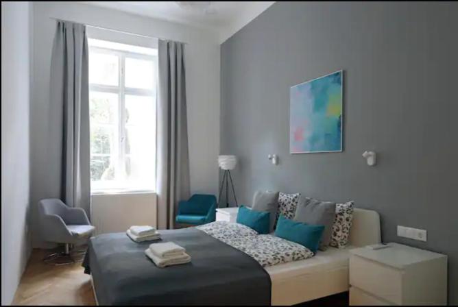 3bdr-2bath-3Ac design apt, central, secured parking, quiet