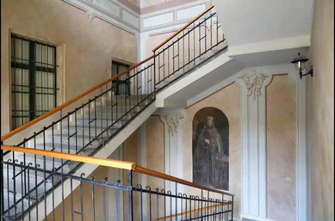 3bdr-2bath-3Ac design apt, central, secured parking, quiet