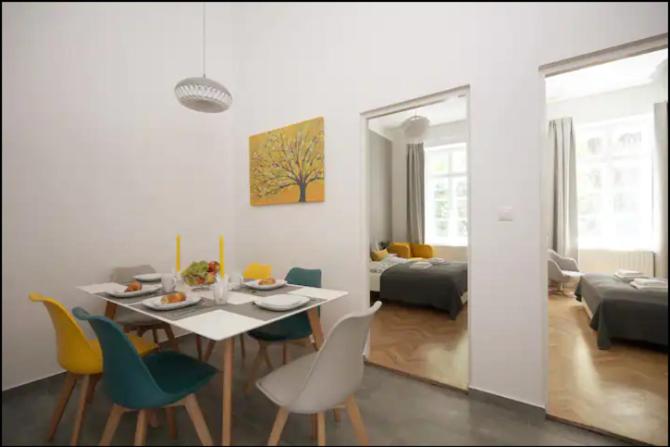 3bdr-2bath-3Ac design apt, central, secured parking, quiet