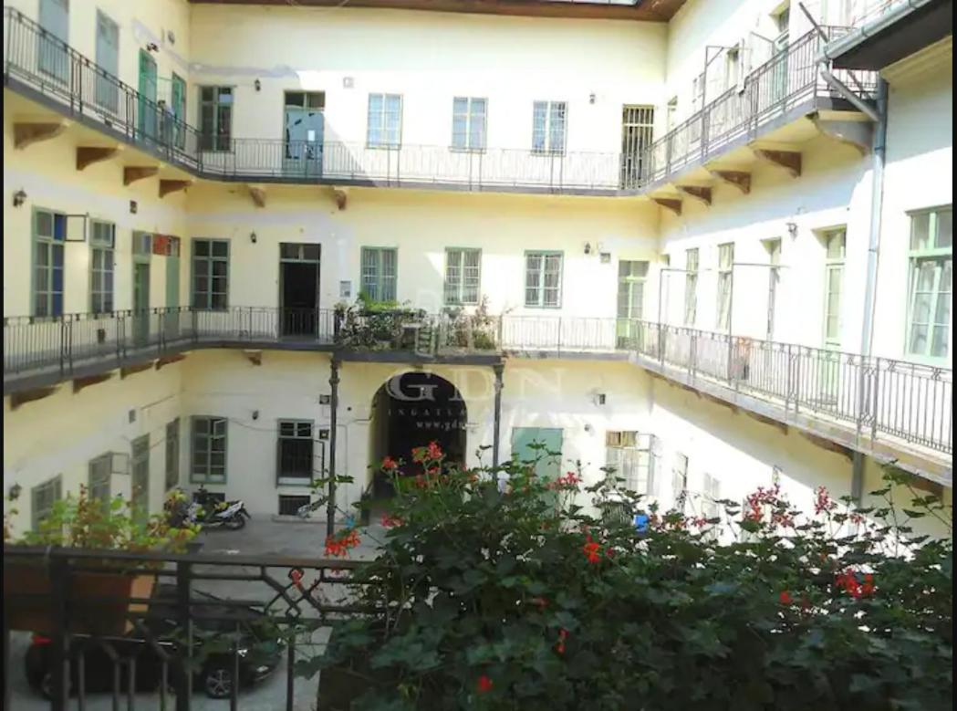 3bdr-2bath-3Ac design apt, central, secured parking, quiet